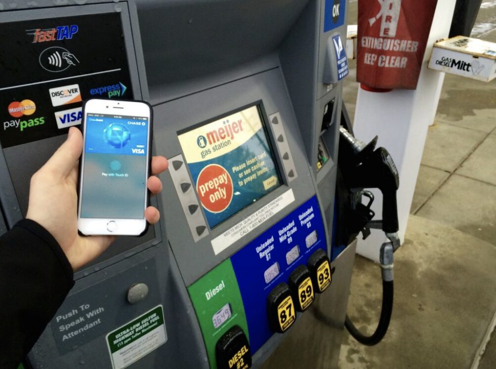 Which gas stations accept apple pay