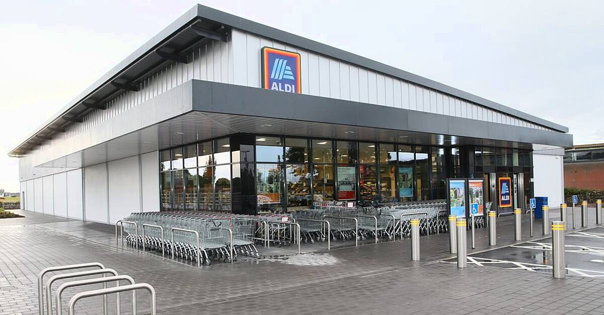 Aldi collect supermarket parking extends shoppers